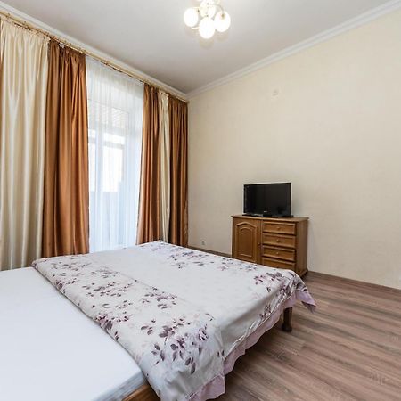 Видовая Квартира На Улице Крещатик. Kiev Extérieur photo
